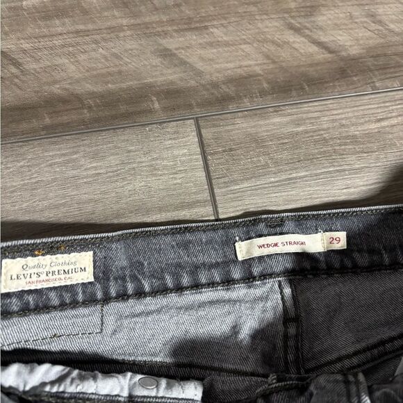 Women’s Levis Wedgie Straight Distressed Jeans Size 29 Dark Wash Button Fly - Picture 4 of 6
